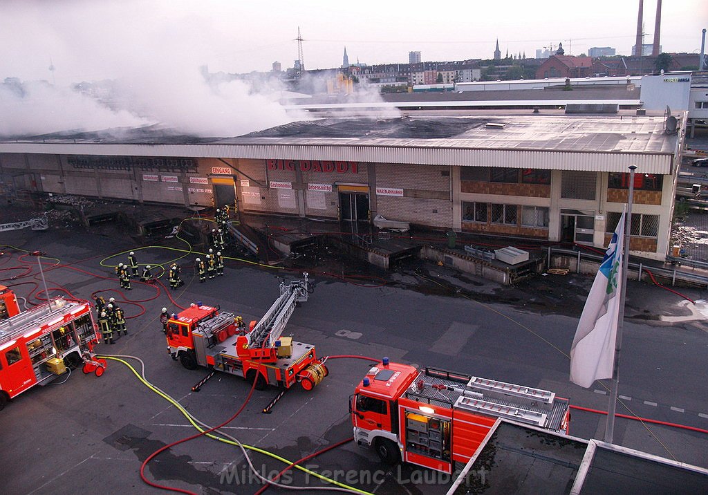 Grossbrand Halle auf dem Grossmarkt Koeln P658.JPG